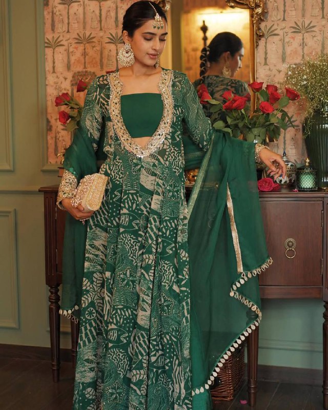 LG-1952 Premium Green & Red Chinon Indo-Western 4-Piece Set – Printed Jacket, Blouse, Pant & Dupatta - Image 3