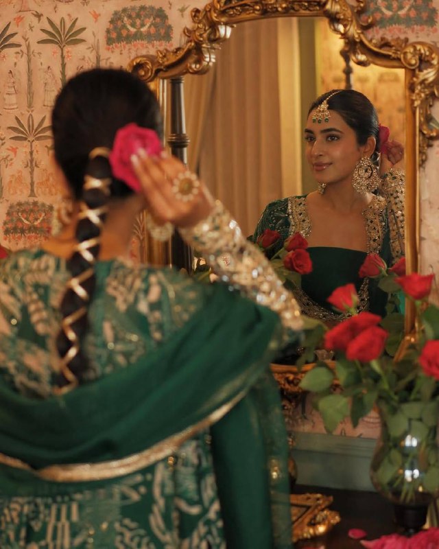 LG-1952 Premium Green & Red Chinon Indo-Western 4-Piece Set – Printed Jacket, Blouse, Pant & Dupatta - Image 5